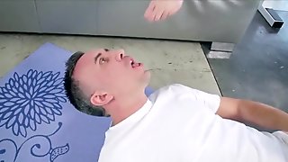 Perver Personal Trainer fucked to Kendra Lust