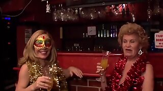 С новым годом!!! Бабушка Effie's Новый год Оргия