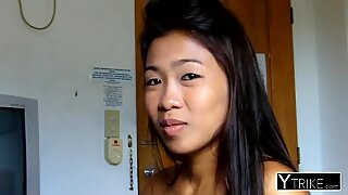 Großartig Thai Mädchen zeigt ihre atemberaubenden Blasen-Fähigkeiten