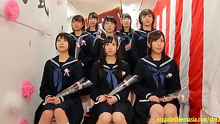 Nữ sinh Nhật Bản đã kết hợp với nhau và có một tình yêu có thể là ngay tại trường.